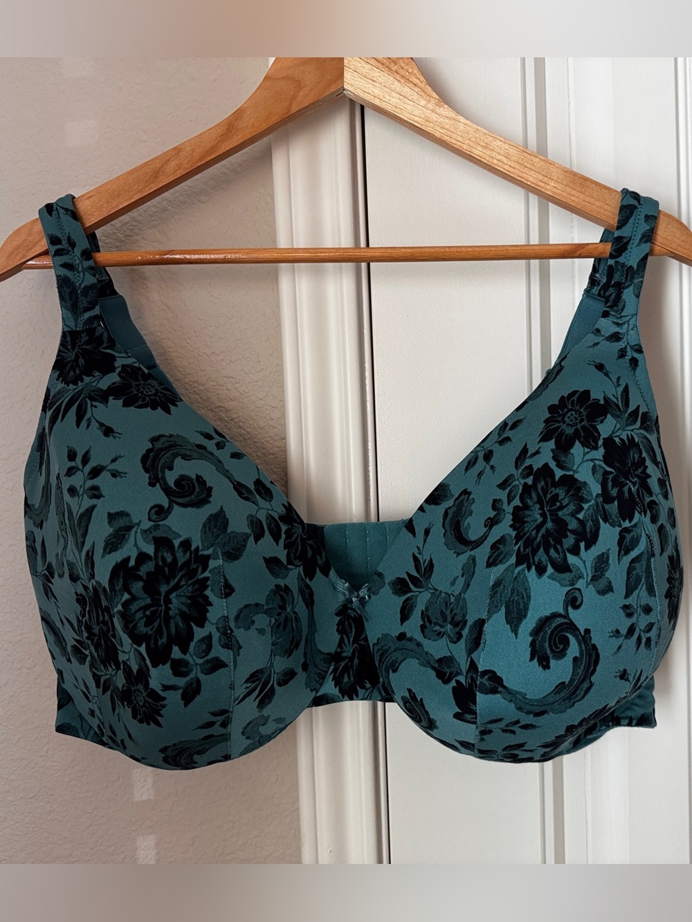 Cacique lightly lined full coverage bra 42G Floral Teal and Black